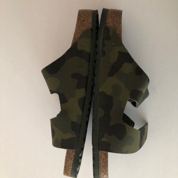 Birkenstock Arizona Soft Footbed Camo Sandal. Size: 7, 9, 10, 11, 12 - Picture 13 of 14